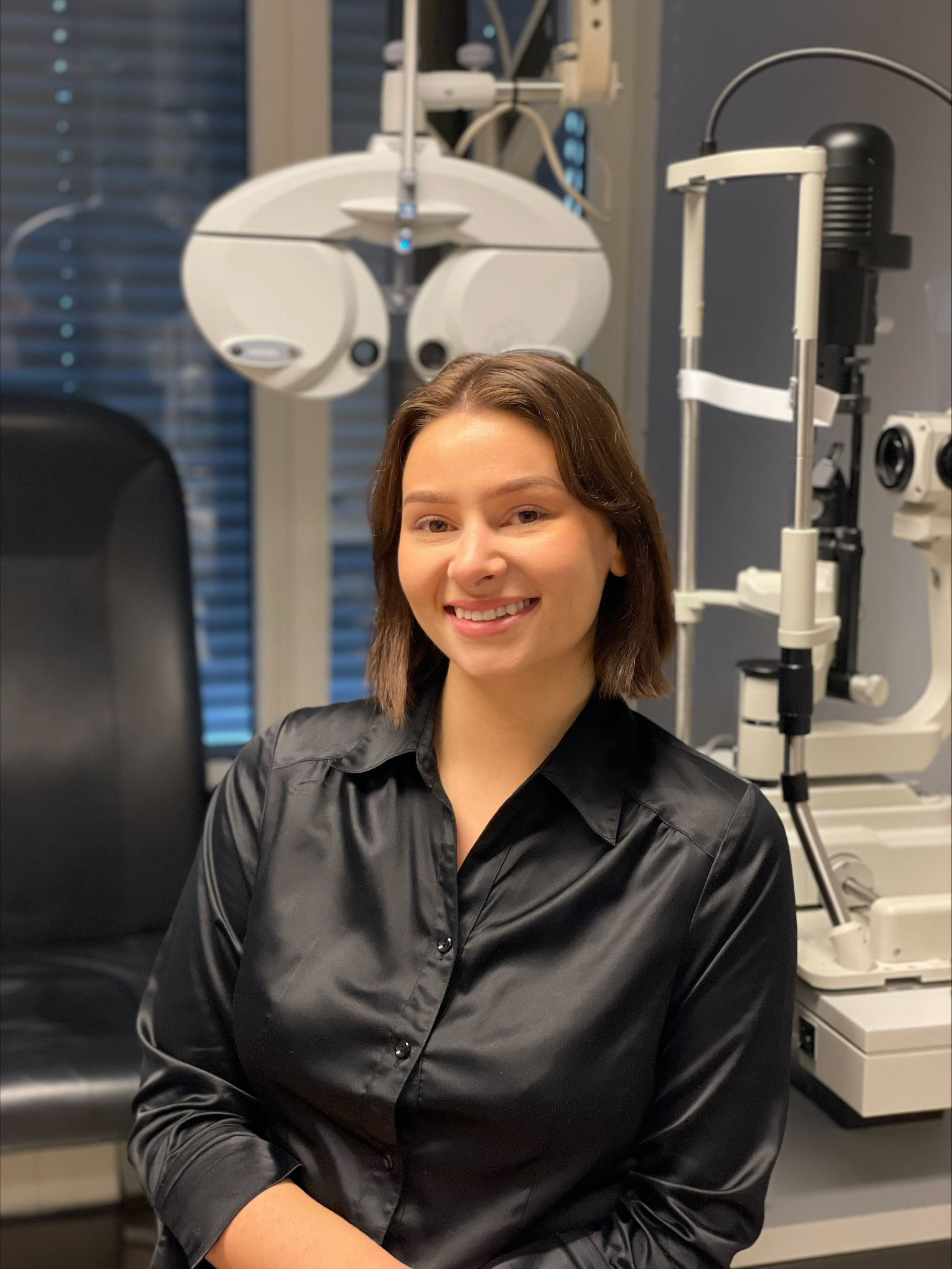 Optometrist hos Brillehjørnet ved spaltelampen